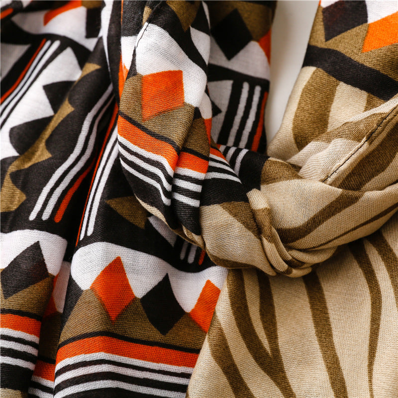Écharpe ethnique coton lin soie aux motifs géométriques marron, orange et noir