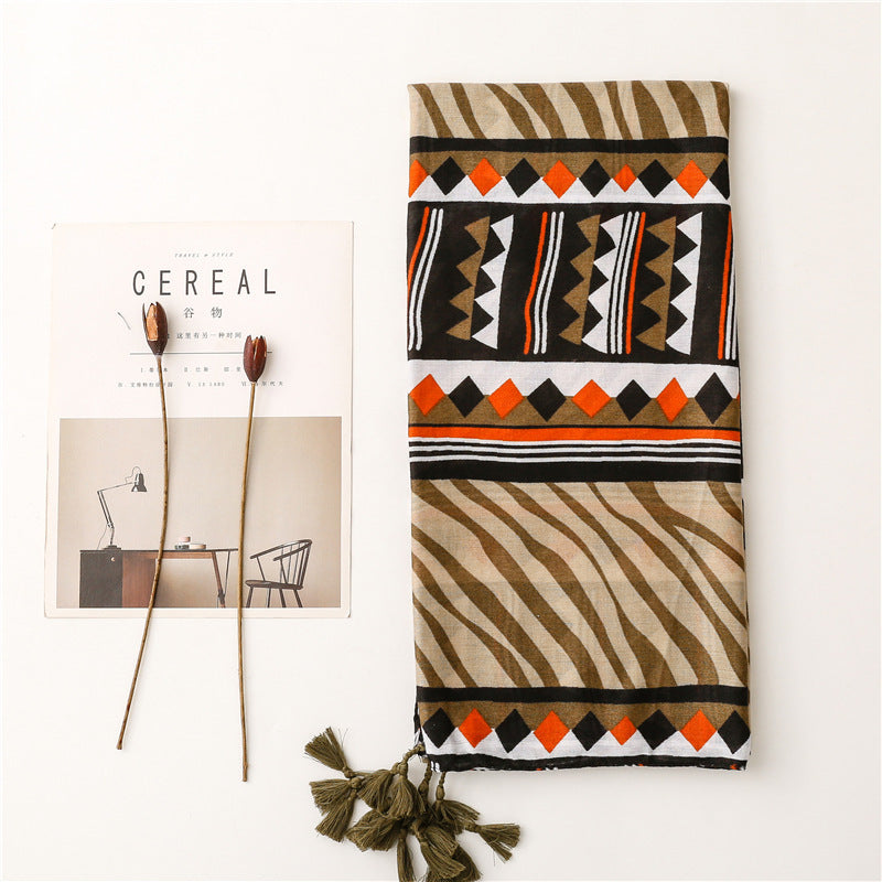 Écharpe ethnique coton lin soie aux motifs géométriques marron, orange et noir avec pampilles