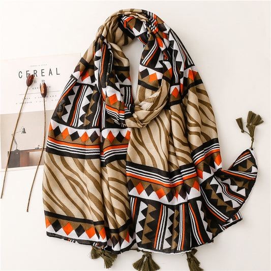 Écharpe ethnique coton lin soie avec motifs géométriques beige noir et orange et pompons